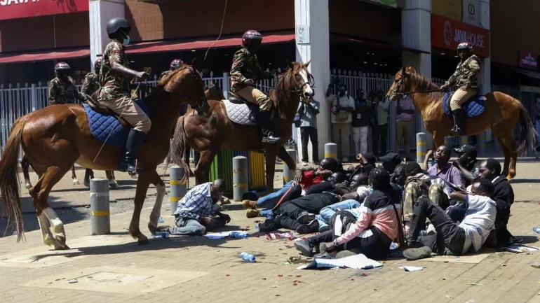 Police on horses surround protesters during protests against abductions in Nairobi, Kenya, Monday, Dec. 30, 2024. AP Photo/Andrew Kasuku) - Copyright © africanews Andrew Kasuku/Copyright 2024 The AP. All rights reserved