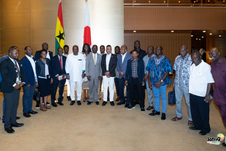 President Mahama with top executives of the Ghana Residents Association in Japan